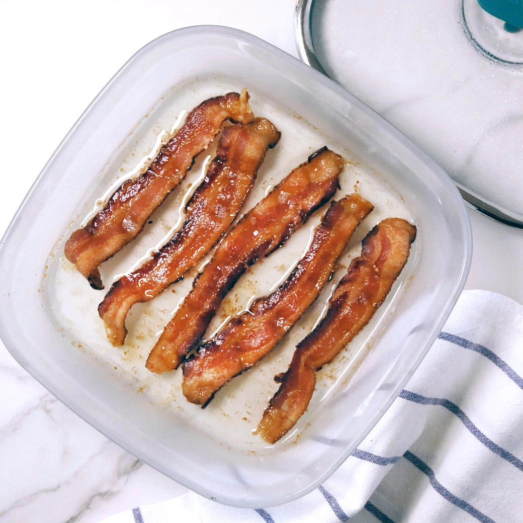 Bacon cooked and served in the glass Anyday dish, featuring crispy, perfectly cooked bacon strips with no splatter.