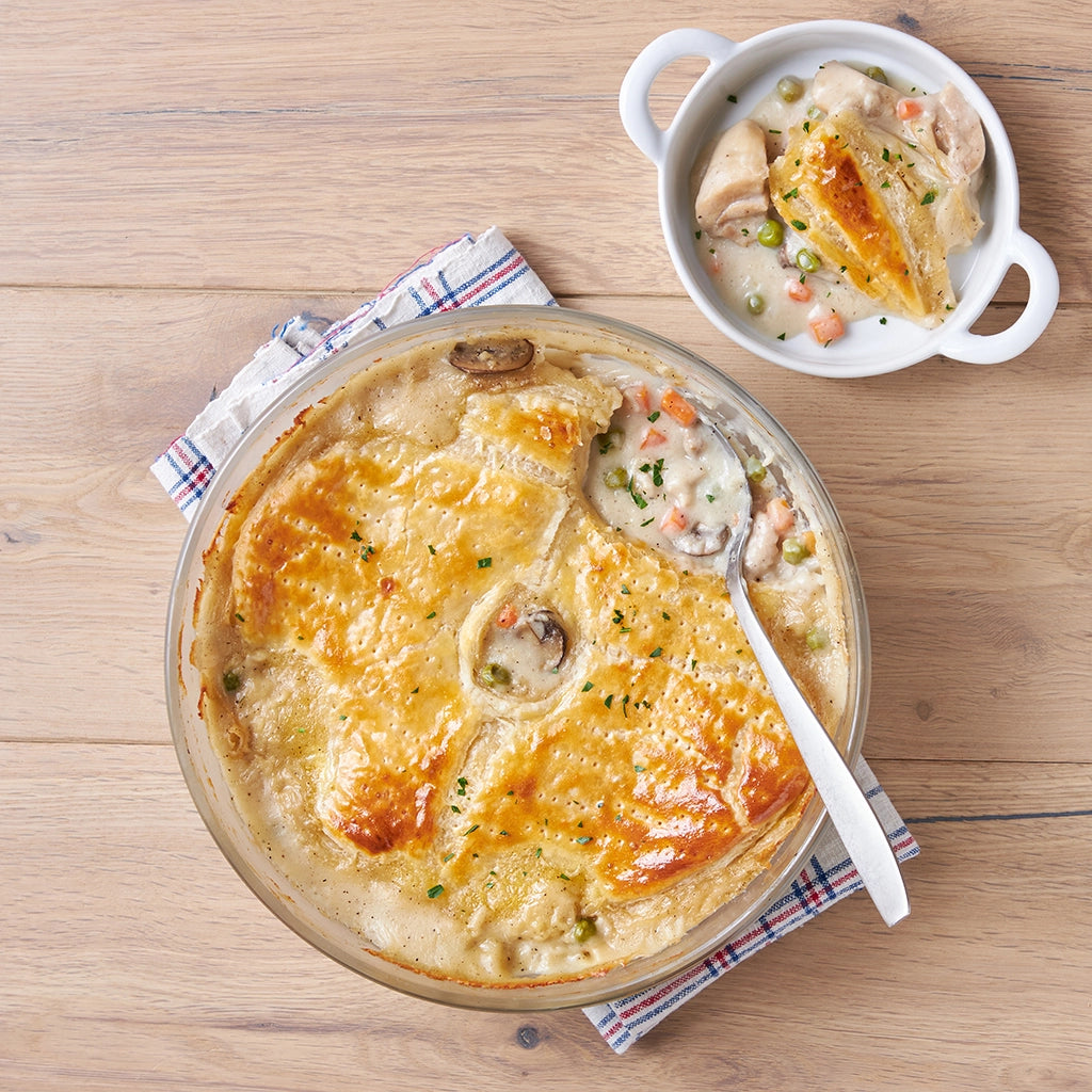 Delicious chicken pot pie made in the glass Anyday dish, featuring tender chicken, vegetables, and a creamy sauce topped with a golden, flaky crust. This comforting and easy microwave recipe ensures a hearty and satisfying meal, perfect for any occasion.
