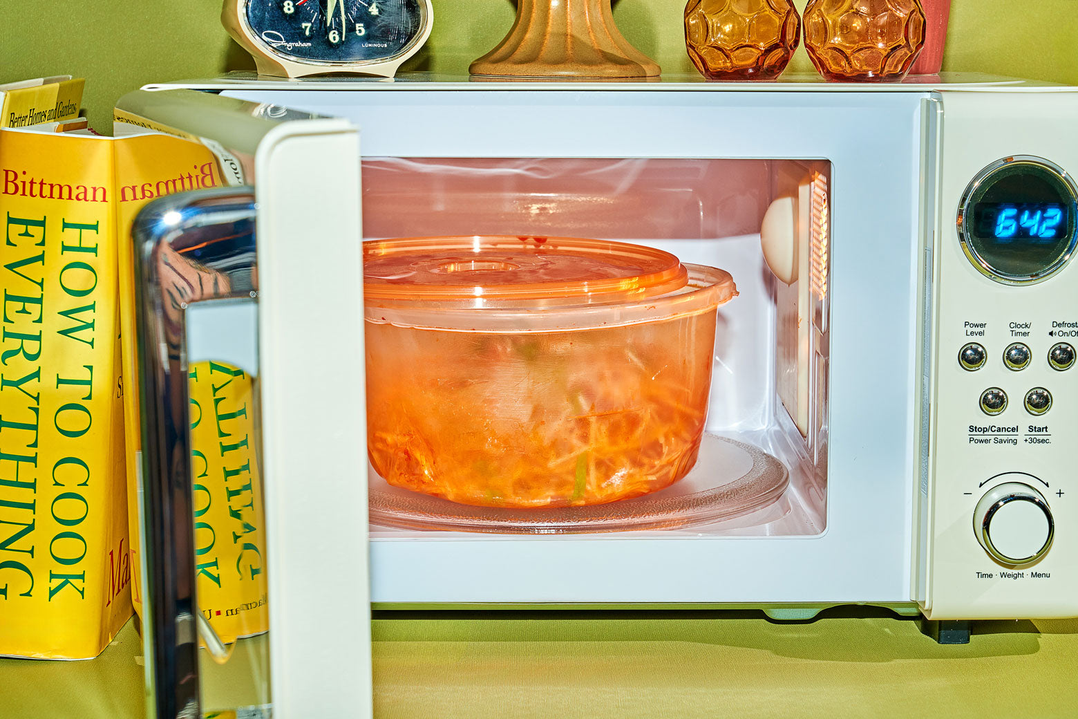 Why You Should Never Microwave Food in Plastic