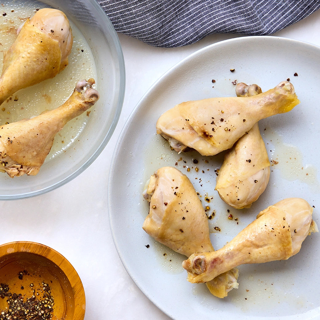 Perfectly cooked chicken drumsticks made and served in the glass Anyday dish, providing tender and juicy meat. This method ensures evenly cooked chicken drumsticks, ideal for enjoying as a main dish or adding to various recipes.