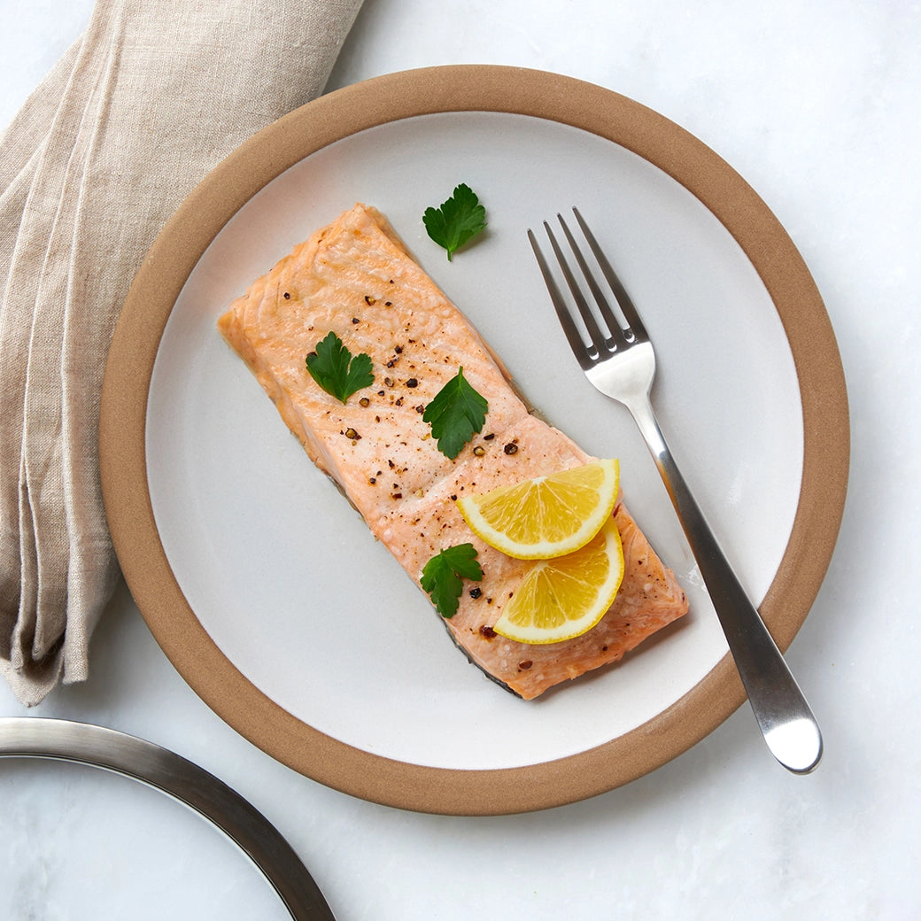 Perfectly cooked salmon made and served in the glass Anyday dish, providing tender and flaky fish fillets. This method ensures evenly cooked salmon, ideal for a quick and healthy main dish with no unpleasant odors.