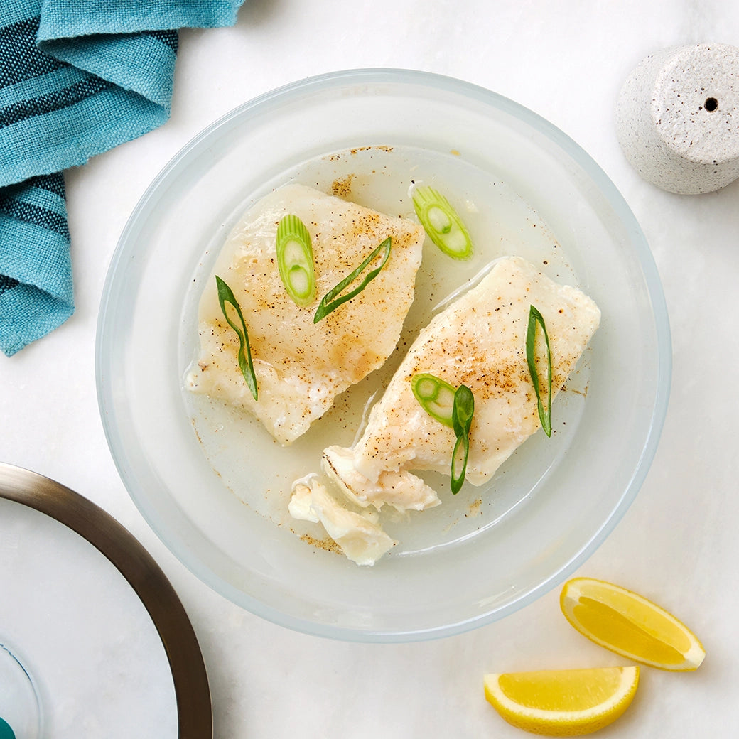 Perfectly cooked white fish made and served in the glass Anyday dish, providing tender and flaky fillets with no unpleasant odors. This method ensures evenly cooked white fish, ideal for a quick and healthy main dish.