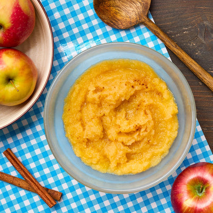 Quick and easy applesauce made in the glass Anyday dish, consisting of peeled and chopped apples cooked until tender. This method ensures a smooth and flavorful applesauce, perfect for a wholesome snack or dessert