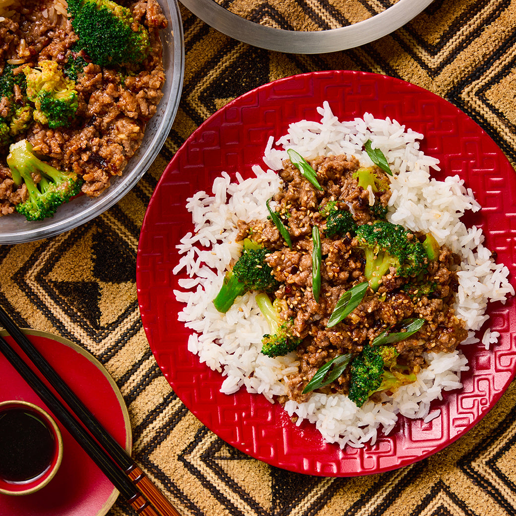 Microwave Beef and Broccoli cooked in an Anyday dish—tender beef and crisp broccoli coated in a savory, garlicky sauce for an easy, flavorful meal made in minutes.