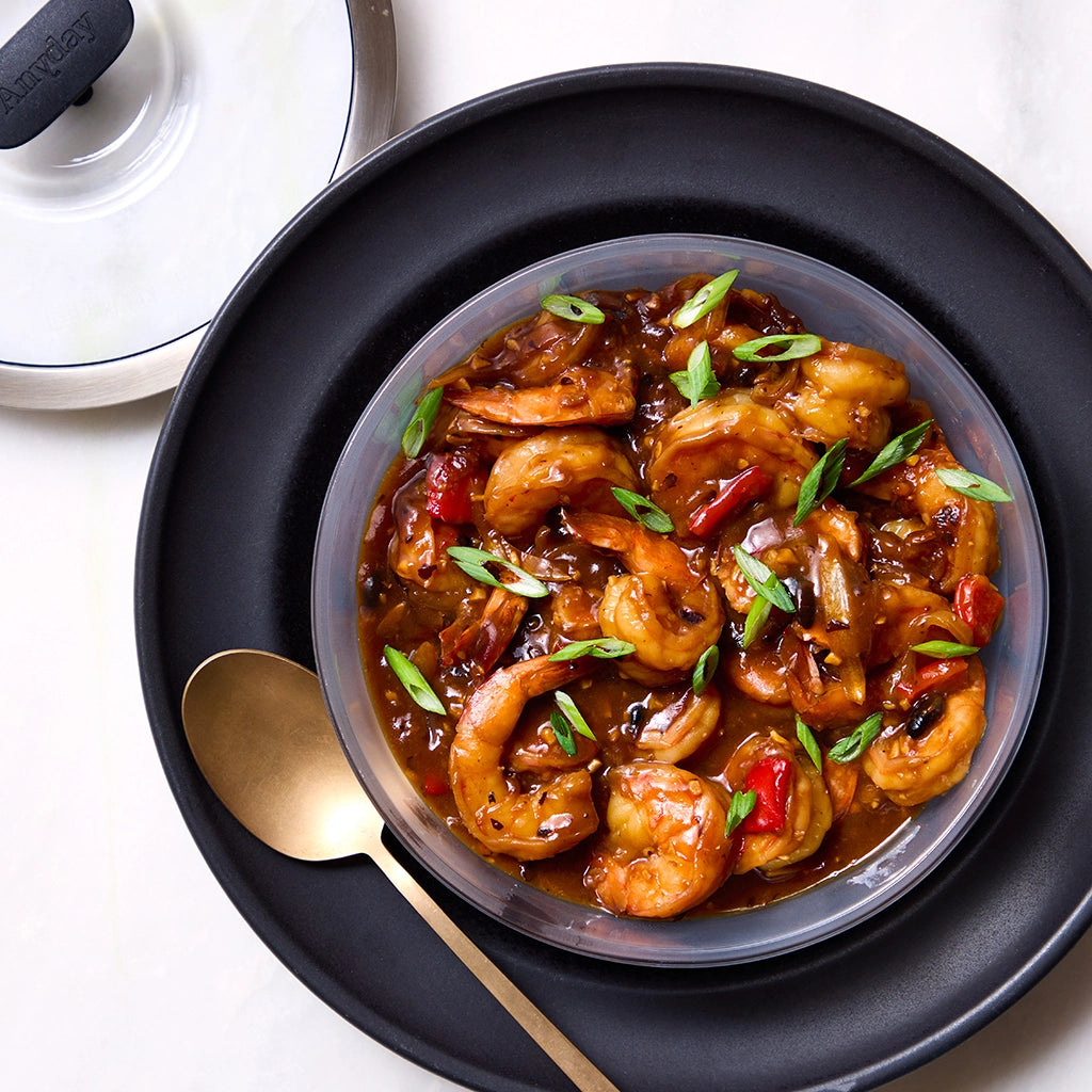 Savory shrimp in black bean sauce, inspired by Chinese cuisine, made in the microwave using the glass Anyday dish. Ensures perfectly tender shrimp with no unpleasant odors. Enjoy a quick and flavorful meal with rich, umami-packed sauce, ready in minutes.