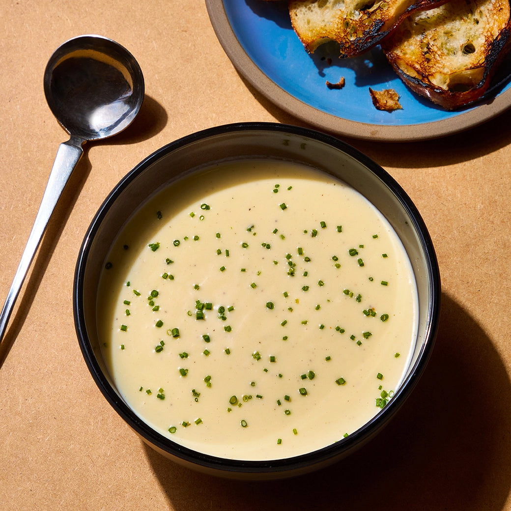 Rich and creamy potato leek soup made in the glass Anyday dish, featuring tender potatoes and leeks blended to perfection. This quick and easy microwave recipe by David Chang delivers a comforting and flavorful soup, perfect for a satisfying meal.