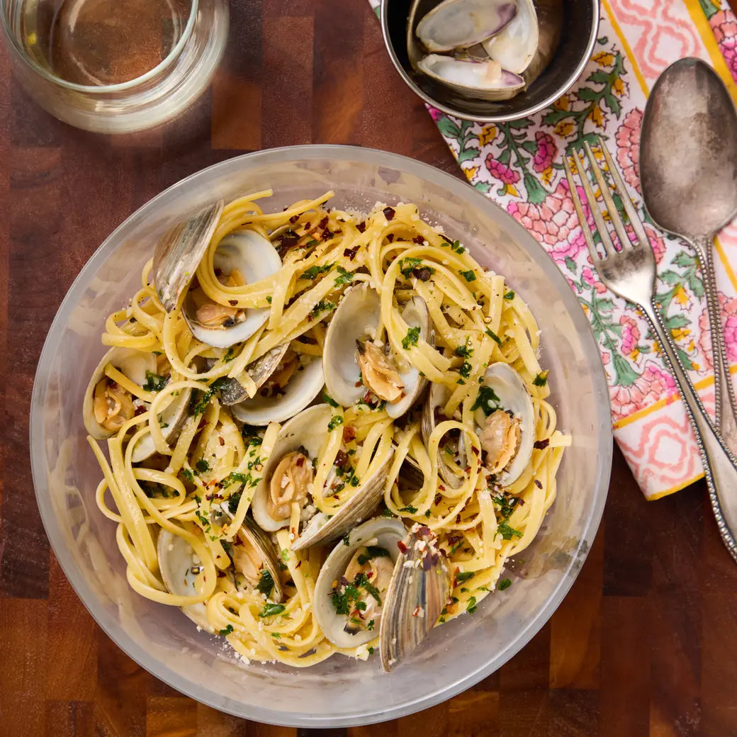 Perfectly cooked linguine with clams made and served in the glass Anyday dish, featuring tender pasta and fresh clams in a savory sauce. This method ensures evenly cooked pasta without the need to pre-boil the water, ideal for a delicious and easy meal.