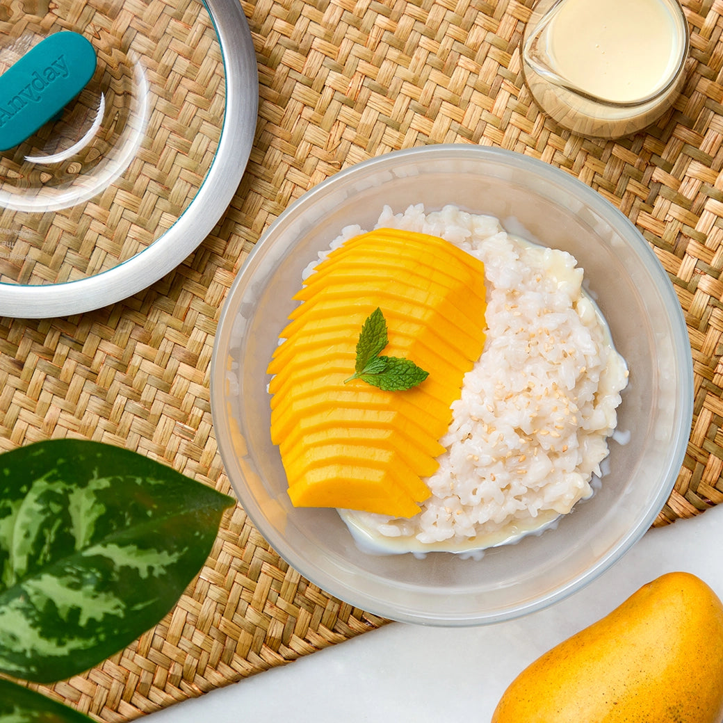 Perfectly prepared mango sticky rice made and served in the glass Anyday dish, featuring sweet coconut-infused rice topped with ripe mango slices. This method ensures tender and flavorful sticky rice, ideal for a delicious Thai dessert.