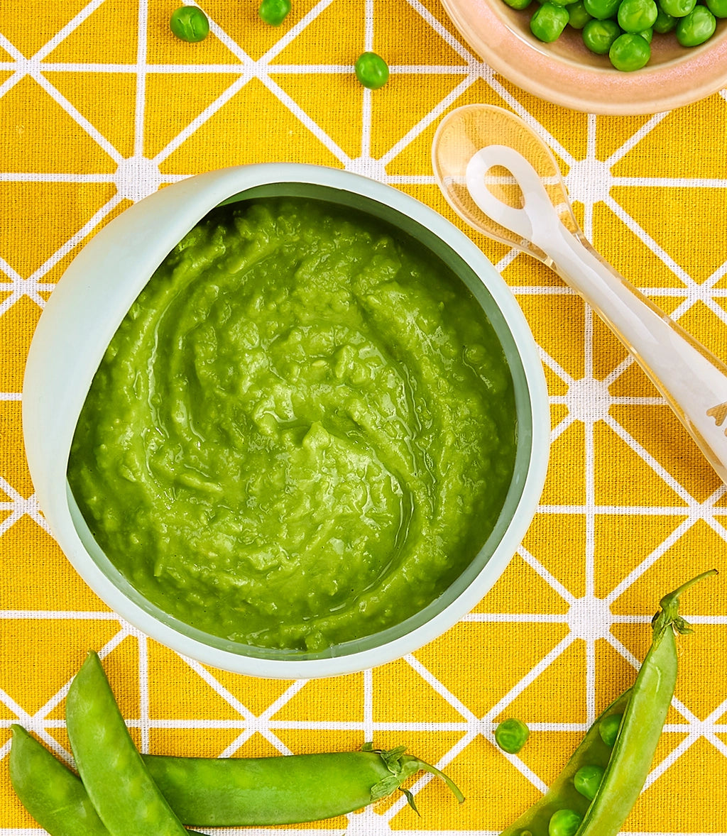 Smooth and vibrant pea purée made in the glass Anyday dish, featuring fresh peas blended to perfection with a hint of seasoning. This quick and easy microwave recipe delivers a creamy and flavorful side dish, perfect for a baby’s first meals.