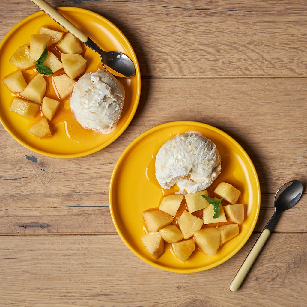 Delicious poached apples served with vanilla ice cream in the glass Anyday dish, featuring tender apples infused with warm spices and paired with creamy vanilla ice cream. This quick and easy microwave recipe delivers a comforting and elegant dessert, perfect for any occasion.