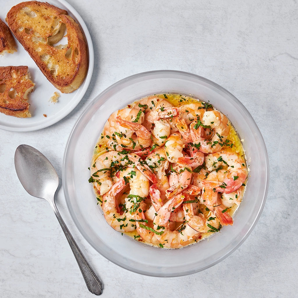 Classic shrimp scampi made in the microwave using the glass Anyday dish, inspired by Italian cuisine, ensuring perfectly cooked shrimp with no unpleasant odors. Enjoy a quick and elegant meal with rich garlic and lemon flavors, ready in minutes.