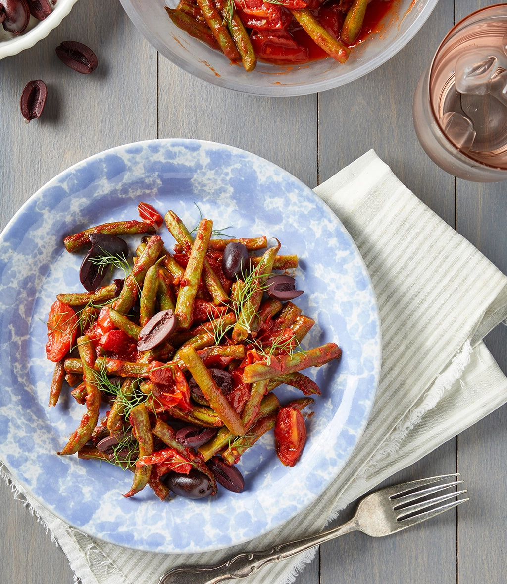 Spicy tomato-braised green beans cooked in the microwave using the glass Anyday dish, ensuring tender green beans infused with rich, spicy tomato sauce. Enjoy a quick and flavorful side dish, ready in minutes.