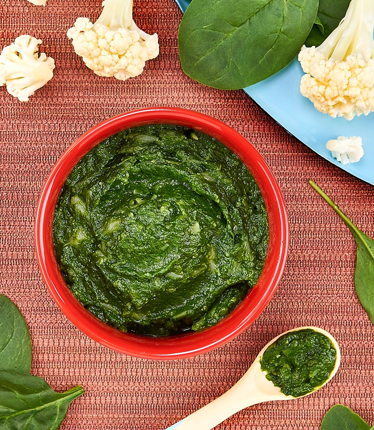 Smooth spinach and cauliflower purée made in the microwave using the glass Anyday dish, blending tender vegetables into a creamy, nutritious side dish. Ideal as baby food or a healthy addition to any meal, ready in minutes.