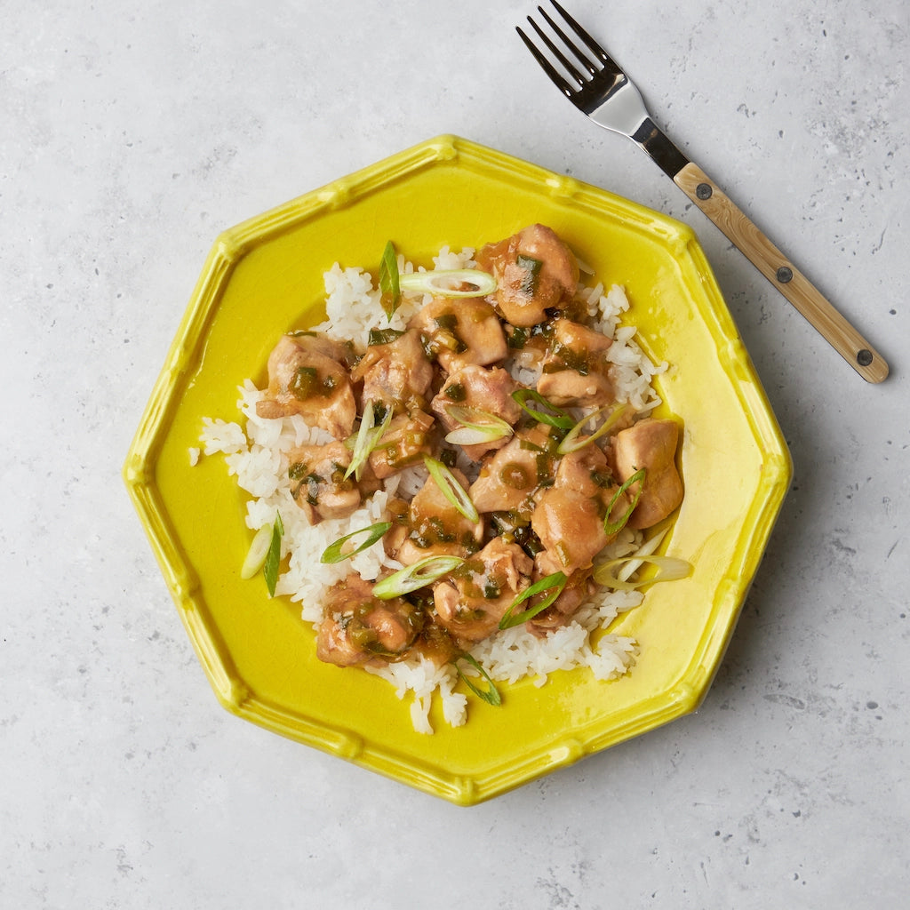 Chicken with ginger scallion sauce made in the microwave using the glass Anyday dish, ensuring tender, juicy chicken infused with aromatic flavors. Enjoy a quick and healthy meal, ready in minutes.