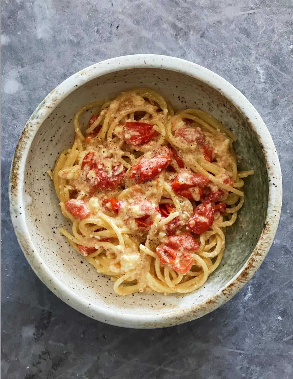 Delicious one-dish feta pasta made in the glass Anyday dish, featuring al dente pasta, creamy feta cheese, and cherry tomatoes. This quick and easy microwave recipe delivers a rich and flavorful meal, perfect for a convenient and satisfying dinner.