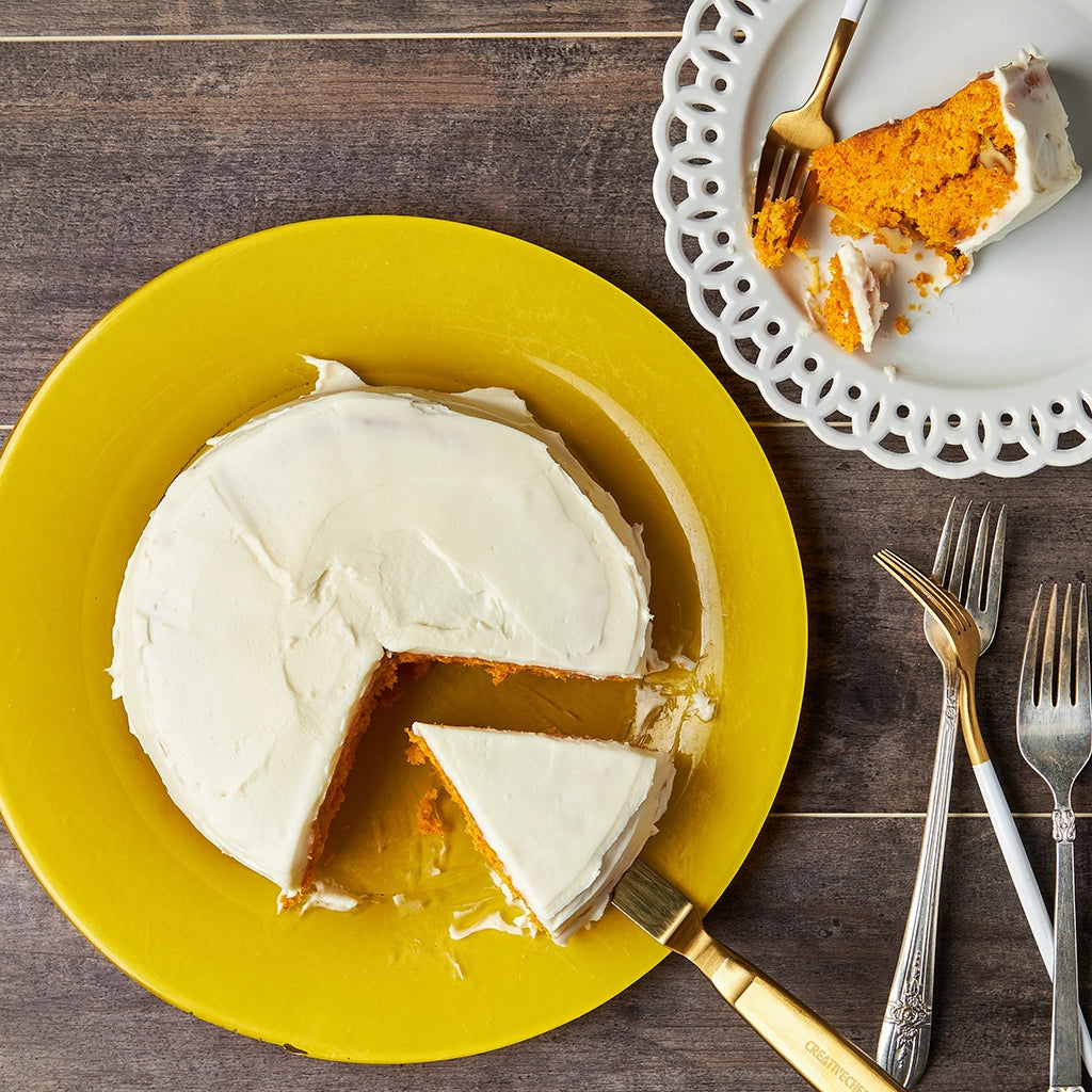 Tropical carrot cake made in the microwave using the glass Anyday dish, combining moist carrot cake with tropical flavors like pineapple and coconut. Enjoy a quick and flavorful dessert, ready in minutes.